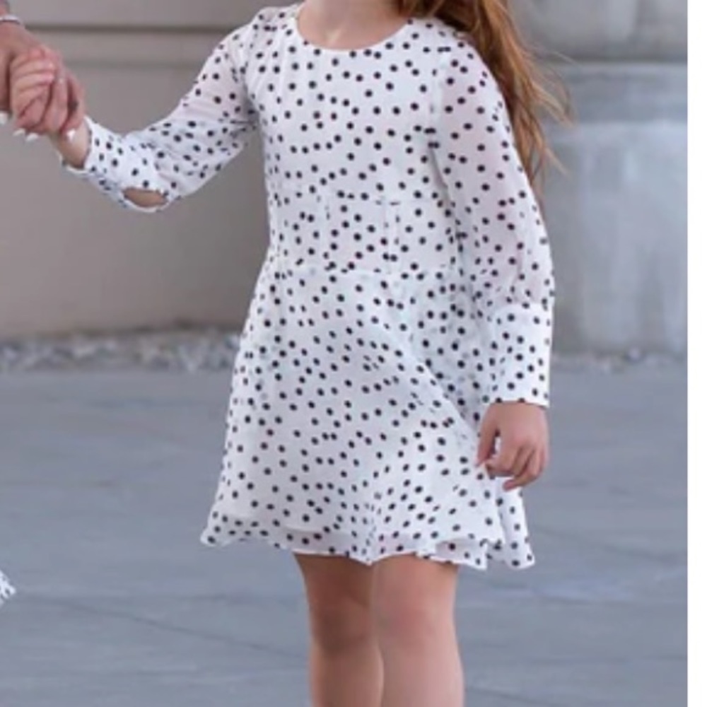 Girls Polkadot white dress 5yr old. - Picture 4 of 6